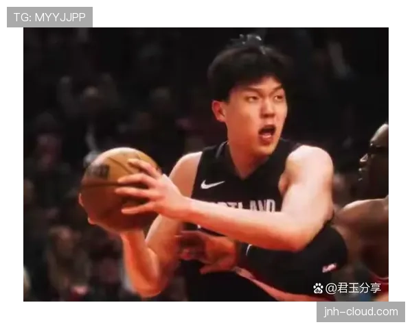 杨瀚森比赛里像冷面杀神，私下却迷上了烧烤摊？